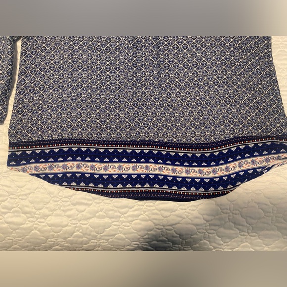 Old Navy V-neck Boho top in XL. Loose fitting and in Good condition. - Picture 5 of 9